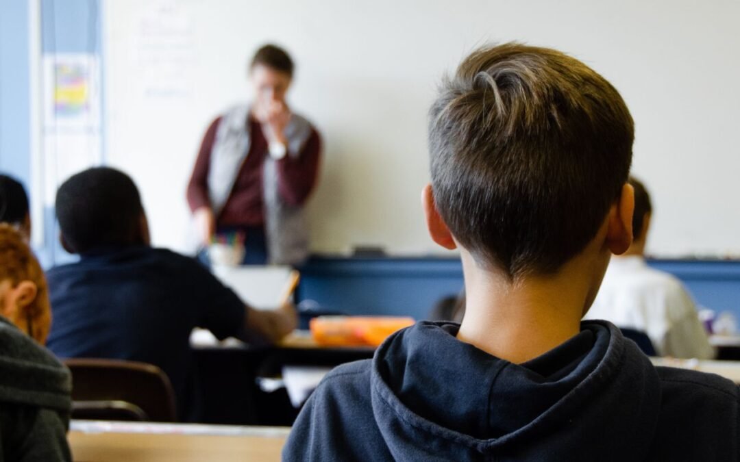 5 señales de que tu hijo de secundaria se siente solo