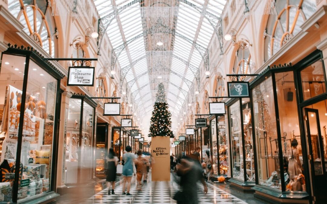 Consejos de salud mental para hacer compras más inteligentes en esta temporada navideña