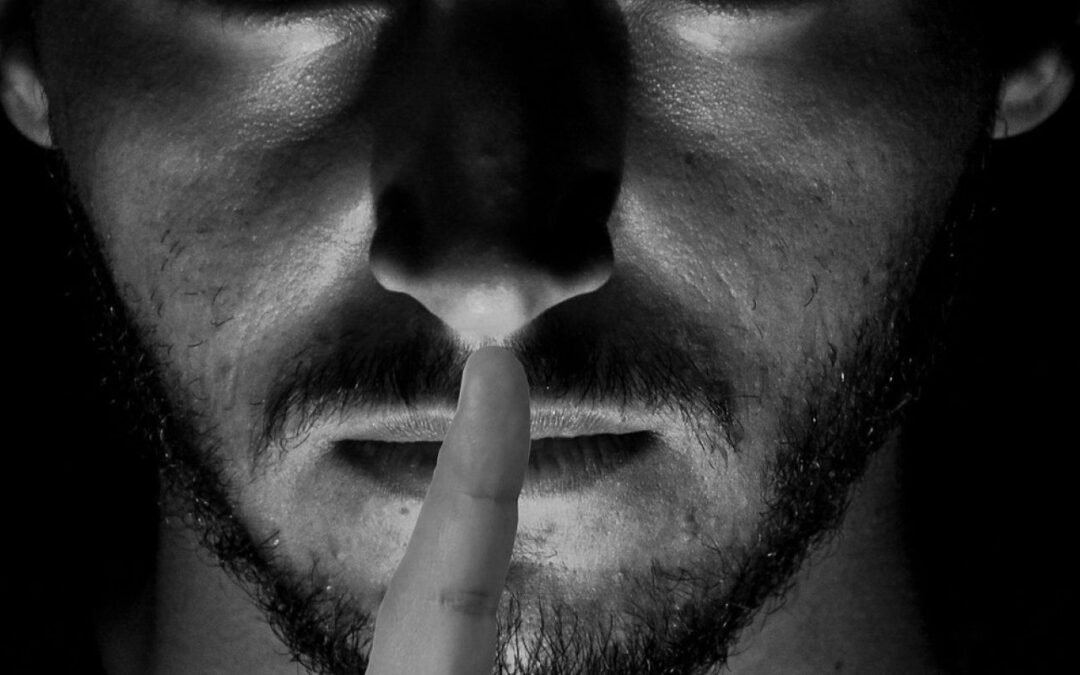 Los hombres son más egoístamente deshonestos que las mujeres.