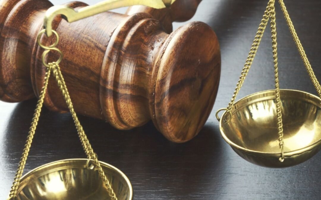 Estrés, soledad, compromiso excesivo y riesgo de suicidio de un abogado