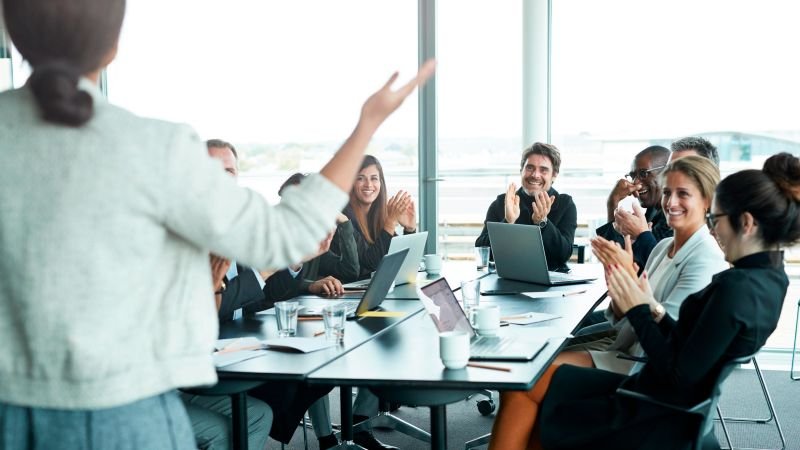 Las personas de todo el mundo están teniendo experiencias más positivas, según un nuevo informe